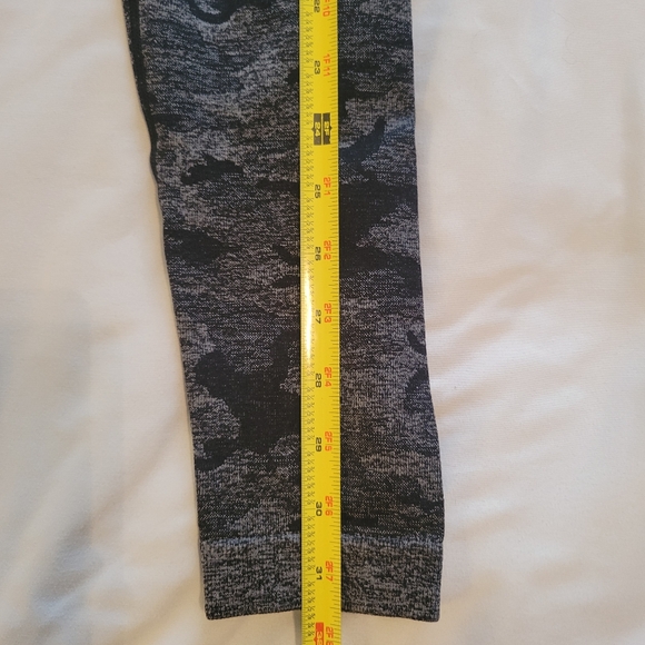 Gymshark Camo Leggings Size S - Picture 11 of 12